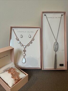 Set of 3 Fashion pieces $20
